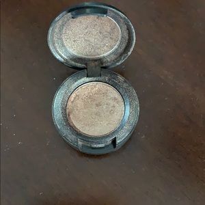 Mac eyeshadow honey lust